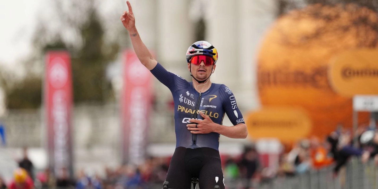 "Siempre va sentado y no sabes cuándo va a arrancar": Pidcock acierta en su ataque y gana la Milán-Turín