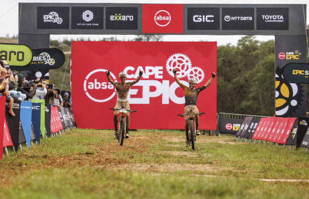 As MTB de 32” fazem história na Cape Epic: Pritzen e Stehli ganham a etapa 3 e mudam a classificação geral