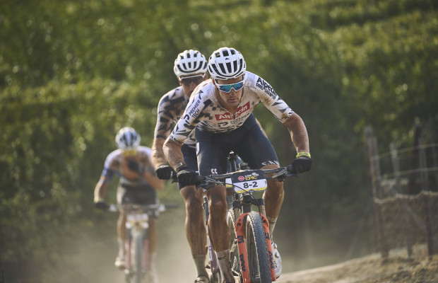 "Quand ton coéquipier a le FTP d'un tracteur, tu sais que tu peux revenir" : l'odyssée de Gaze et Schwarzbauer pour gagner à la Cape Epic