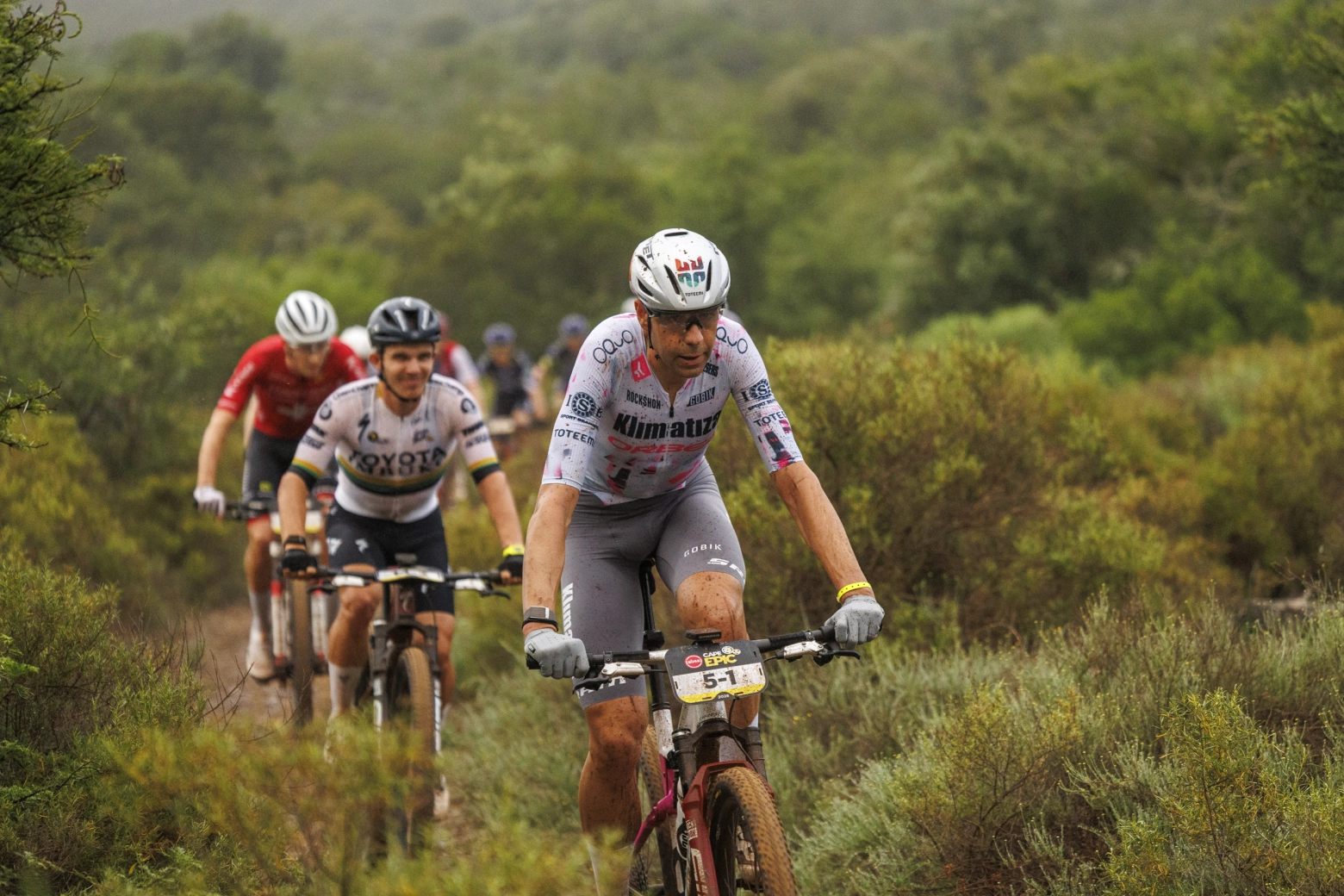 David Valero y Marc Stuzman rozan la victoria en la etapa reina de la Cape Epic 2026 y vuelven al podio de la General