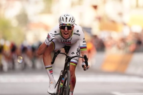 Pogacar wins the Milan-San Remo after surviving a crash and finishing off Pidcock on Via Roma