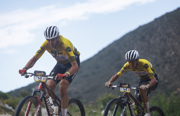 Beers e Nortje ganham a Cape Epic 2026 após uma recuperação decisiva na última etapa