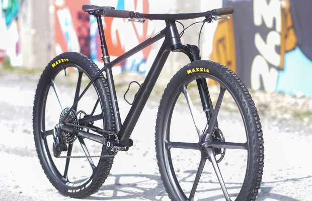 The Lefty Ocho fork is compatible with 32"