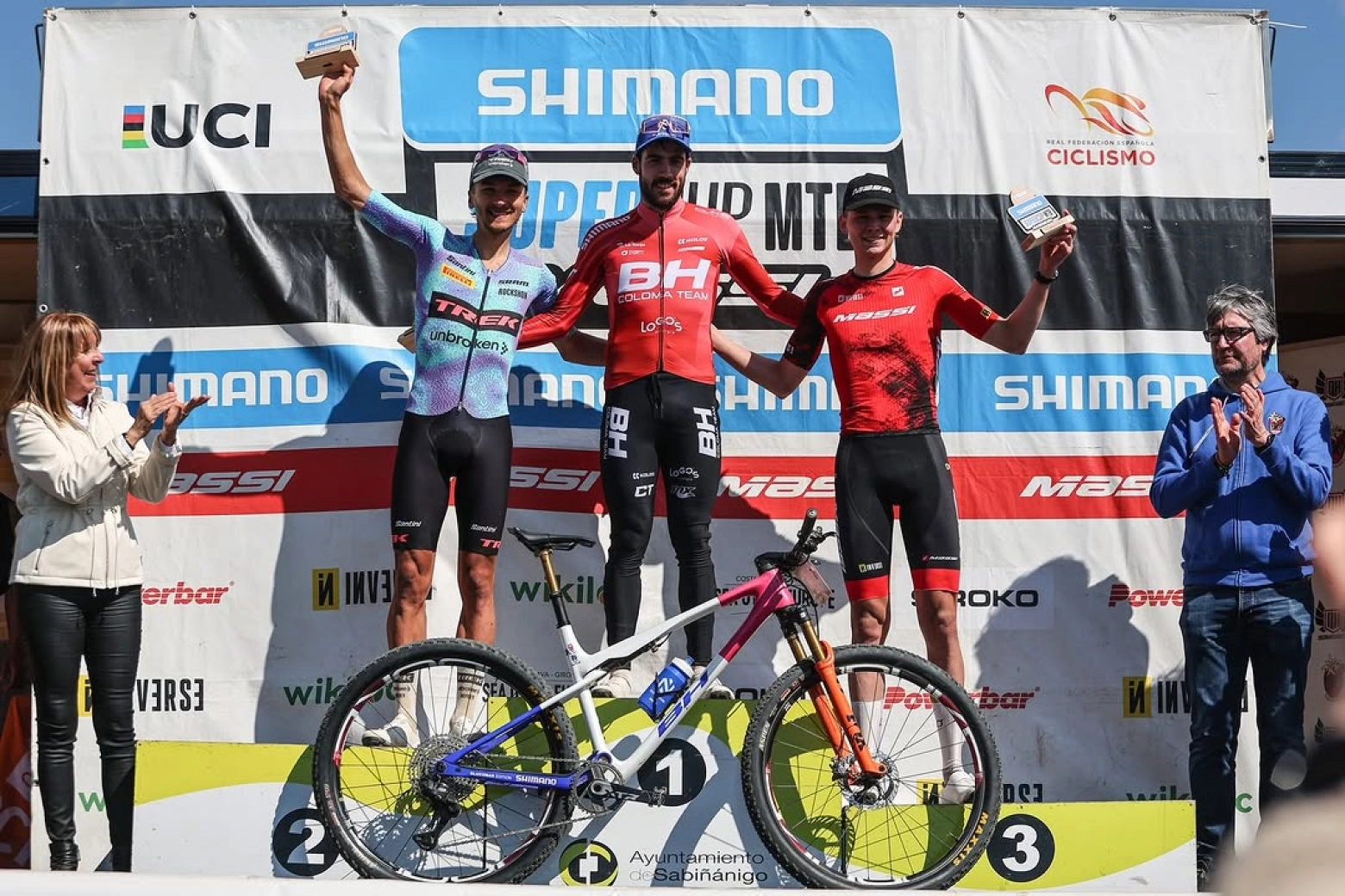 Cullell domina en Sabiñánigo con Dascalu remontando hasta el podio, Teocchi se impone en féminas