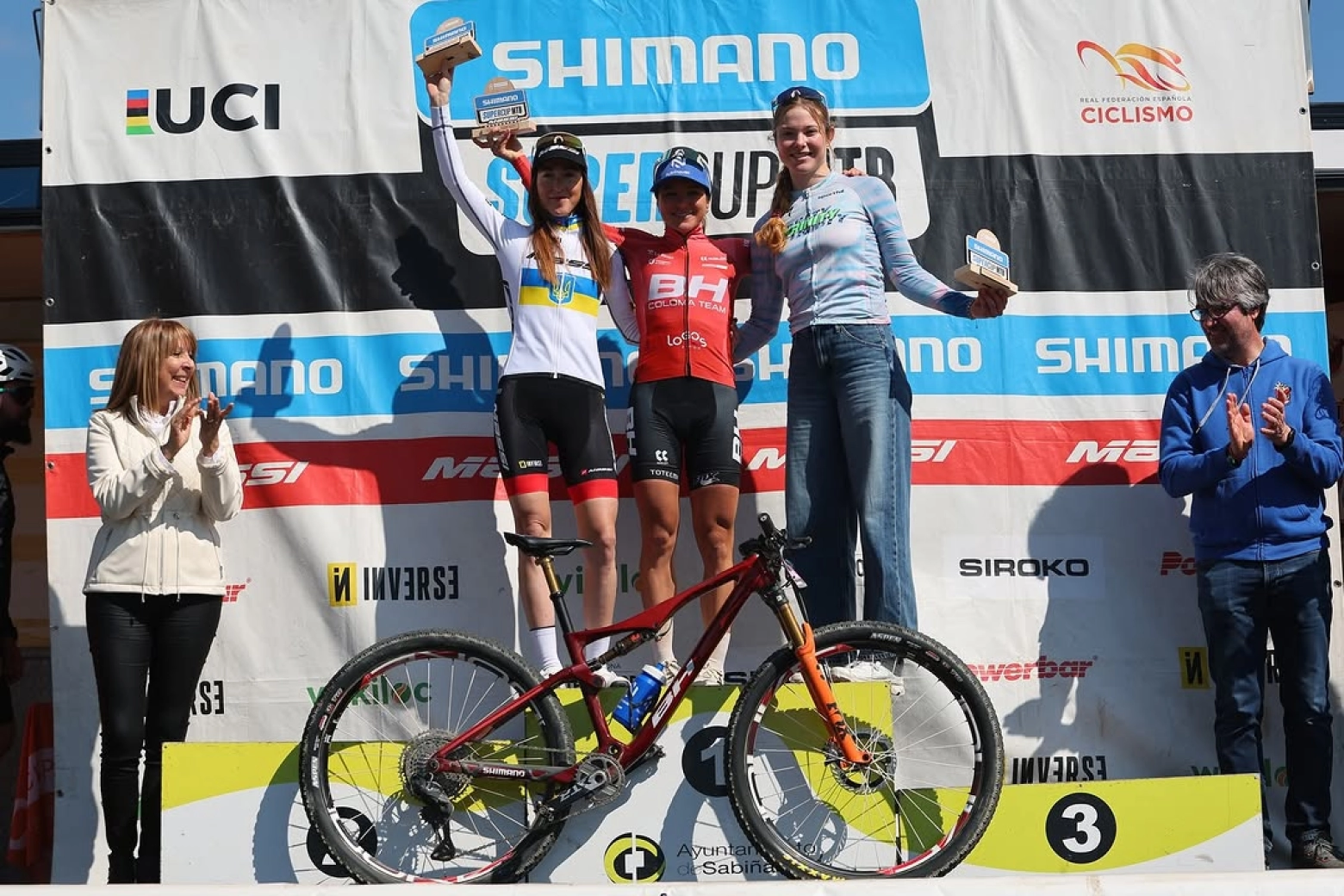 Cullell domina en Sabiñánigo con Dascalu remontando hasta el podio, Teocchi se impone en féminas