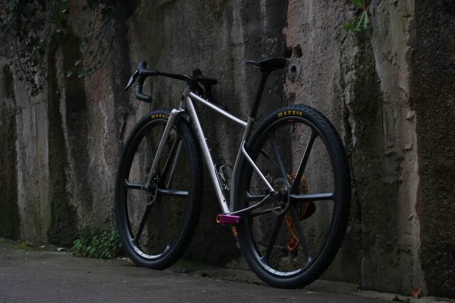 Las 32 pulgadas aterrizan en el gravel: así es la nueva Chiru Veldt