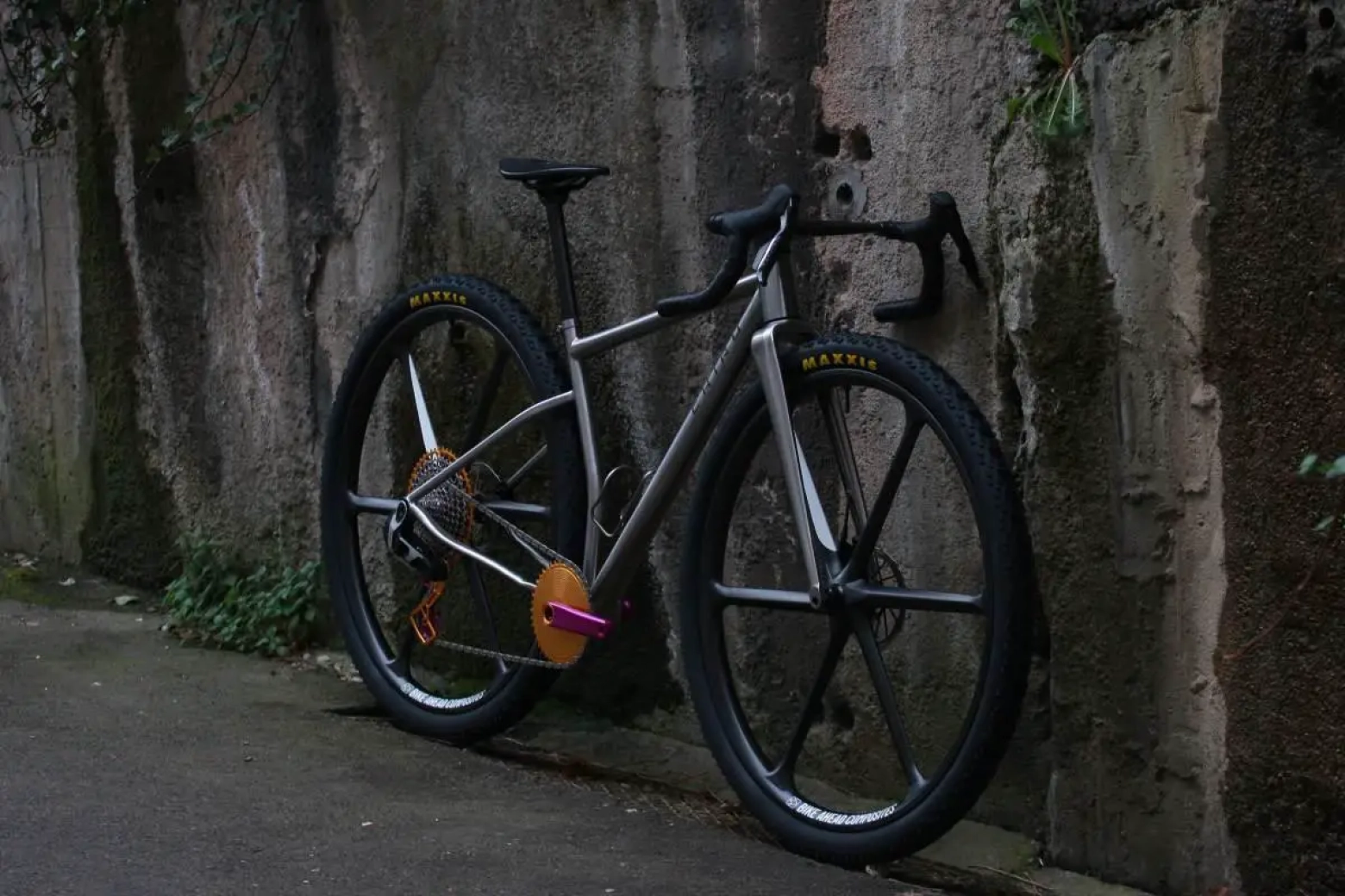 Las 32 pulgadas aterrizan en el gravel: así es la nueva Chiru Veldt