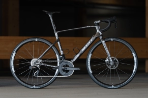 Under 5 kg and ready to race, a modern bike like no other