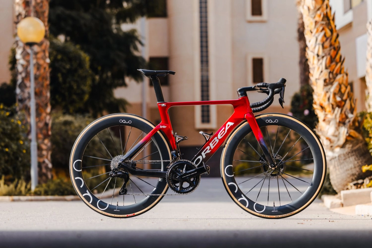 Más rígidas, más ligeras y más rápidas: OQUO lanza su gama más avanzada con radios de carbono para carretera y gravel