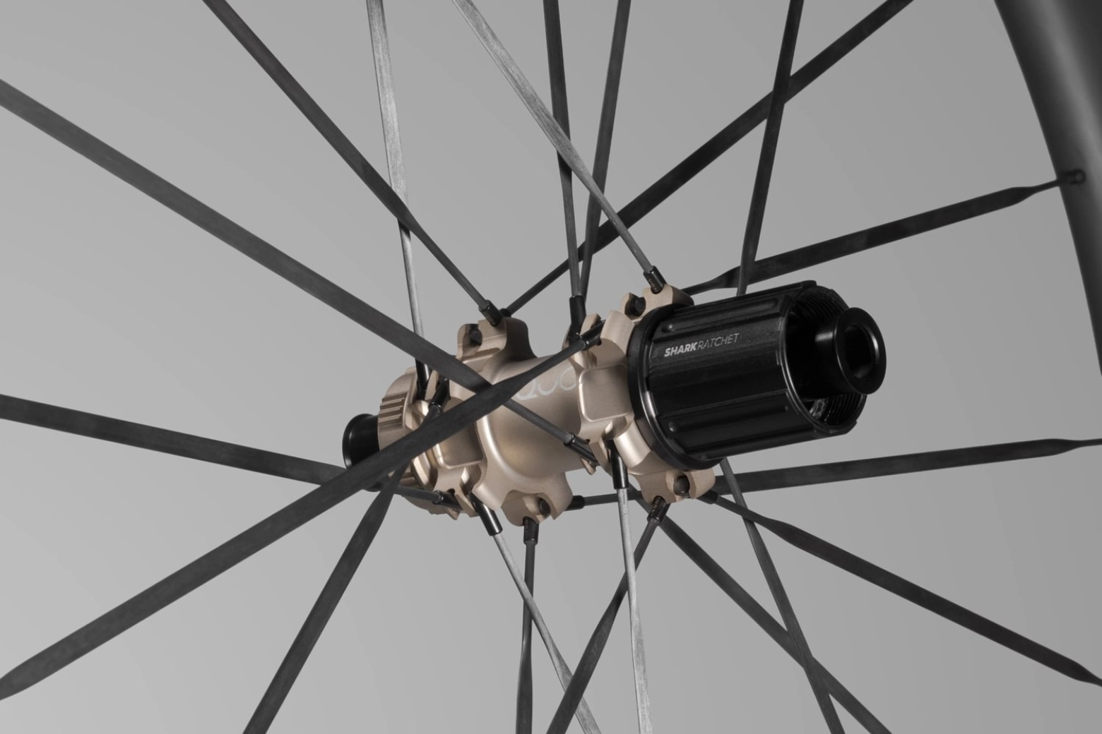 Más rígidas, más ligeras y más rápidas: OQUO lanza su gama más avanzada con radios de carbono para carretera y gravel