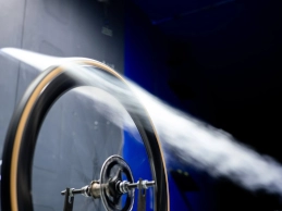 More rigid, lighter, and faster: OQUO launches its most advanced range with carbon spokes for road and gravel