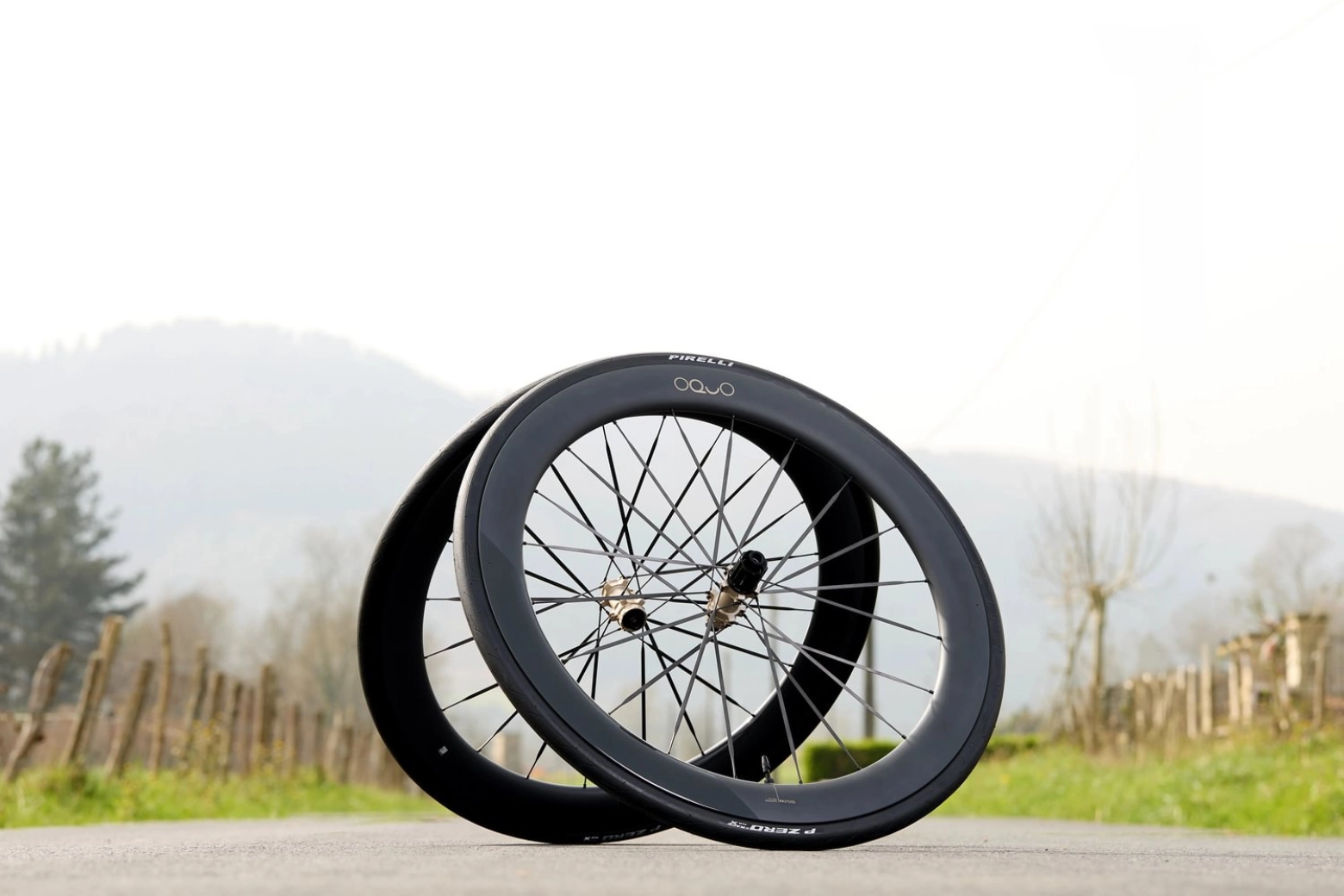 Más rígidas, más ligeras y más rápidas: OQUO lanza su gama más avanzada con radios de carbono para carretera y gravel