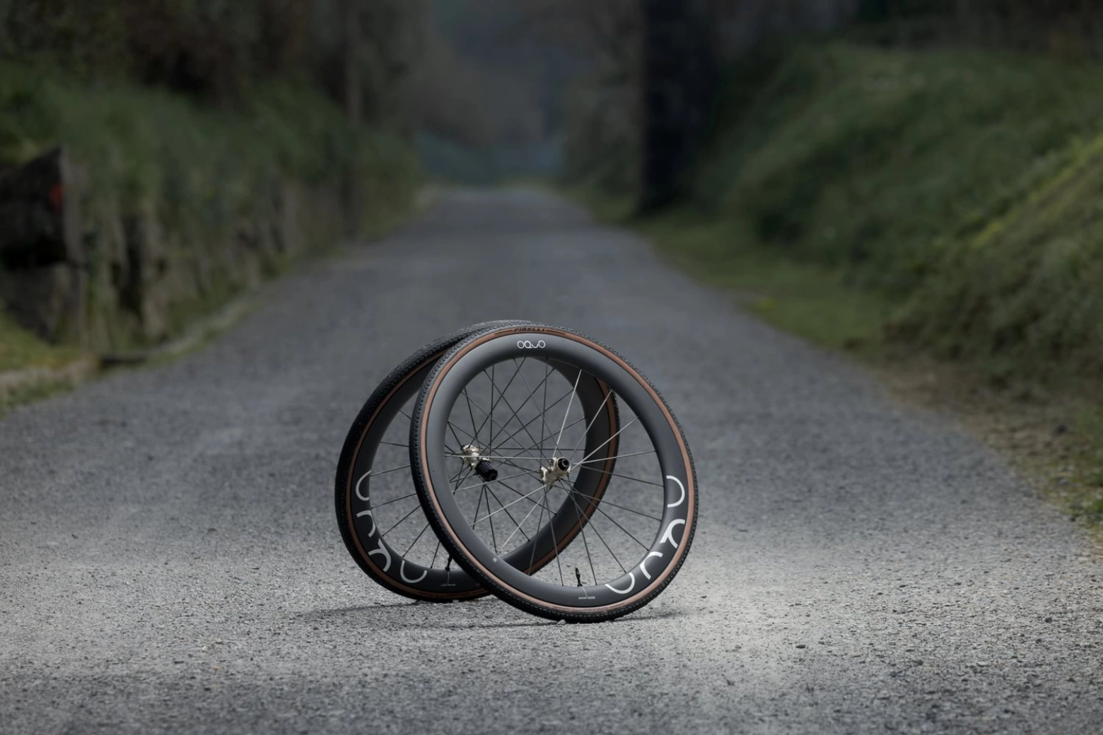 Más rígidas, más ligeras y más rápidas: OQUO lanza su gama más avanzada con radios de carbono para carretera y gravel
