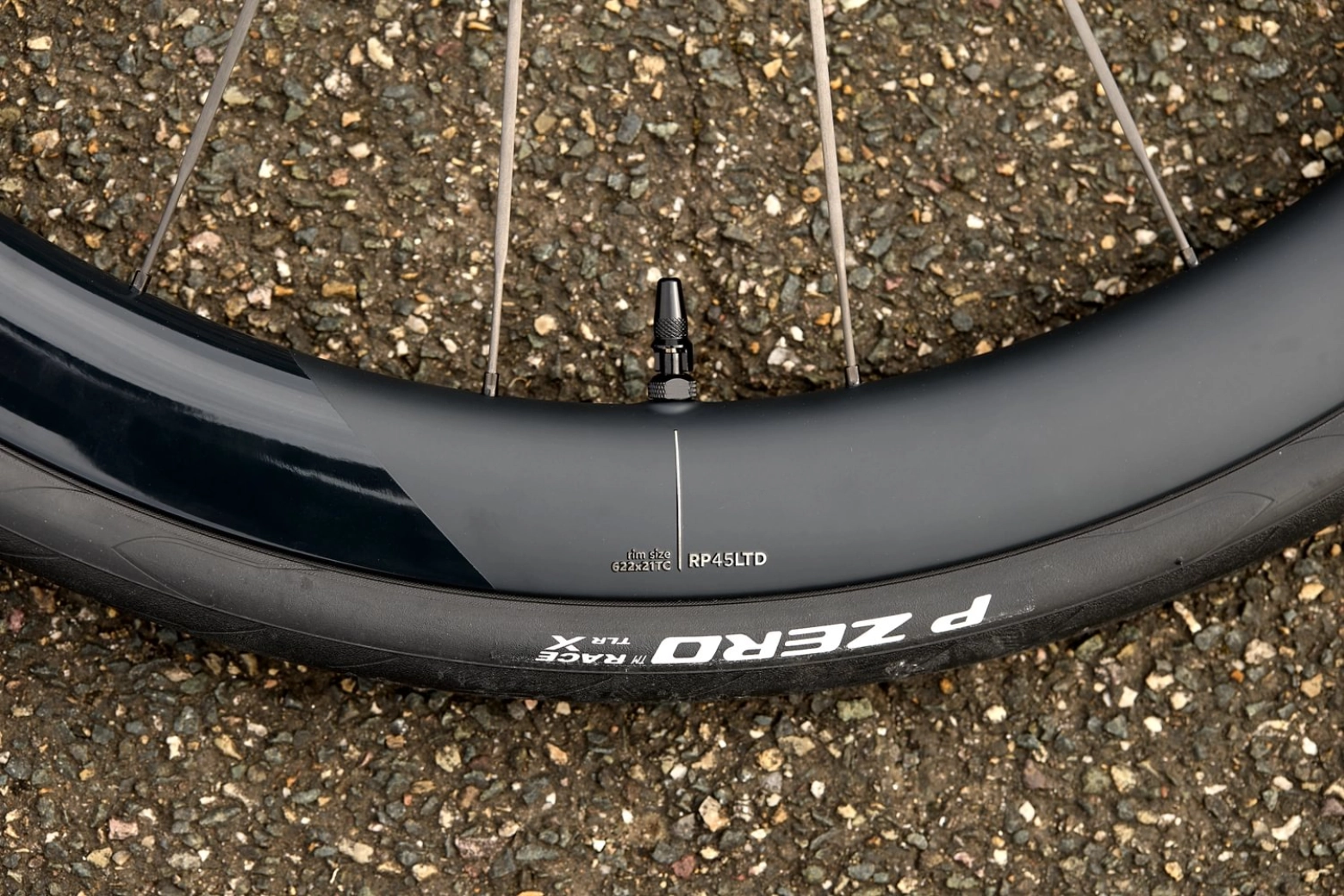 Más rígidas, más ligeras y más rápidas: OQUO lanza su gama más avanzada con radios de carbono para carretera y gravel