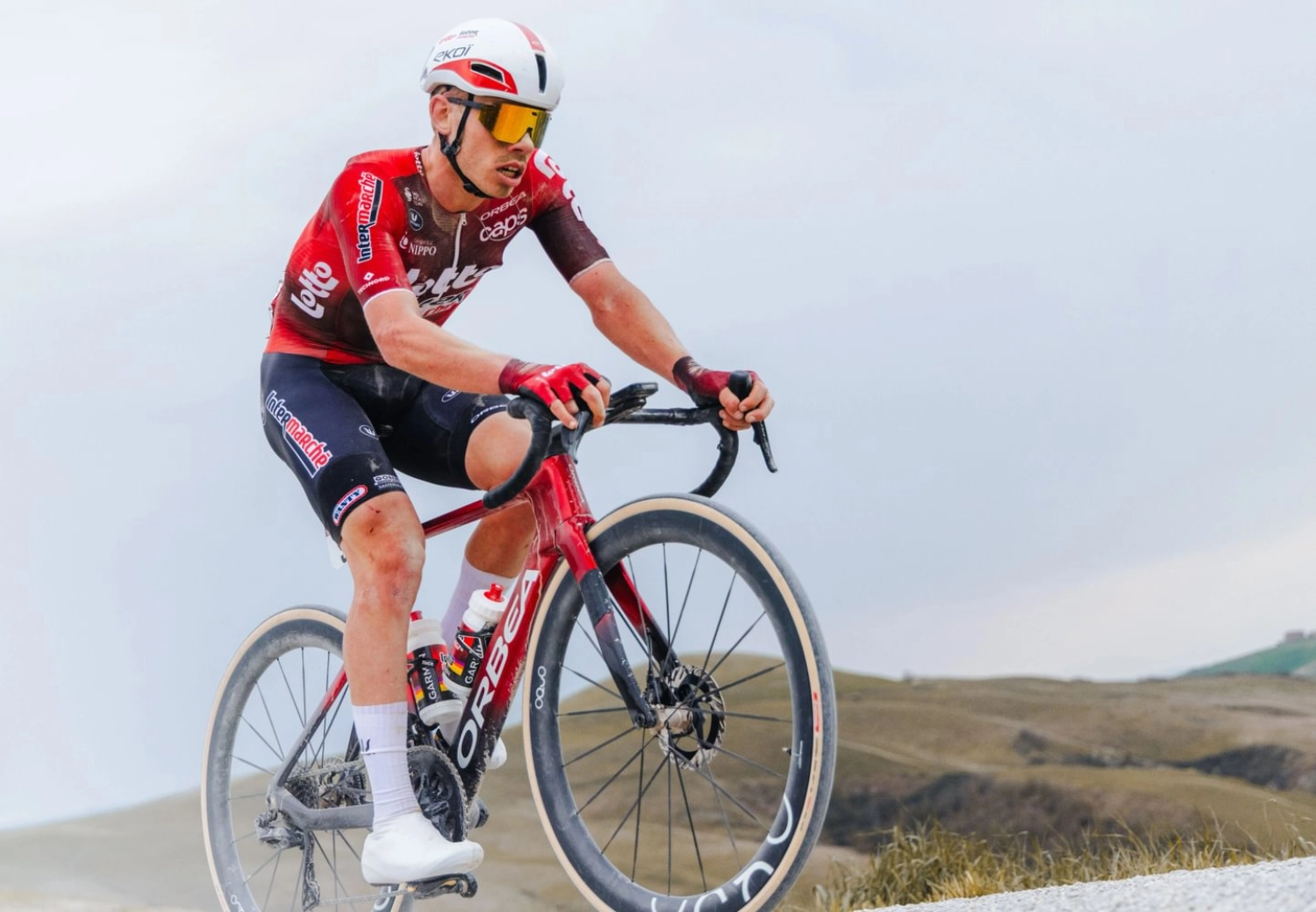 Más rígidas, más ligeras y más rápidas: OQUO lanza su gama más avanzada con radios de carbono para carretera y gravel