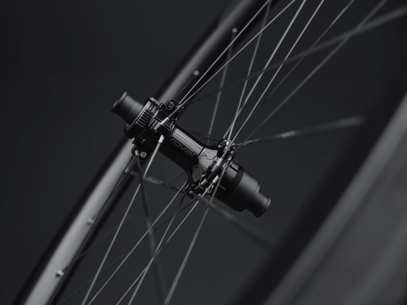 Roval lanza sus ruedas de gravel más rápidas y ligeras con diseño específico desde cero: así son las nuevas Terra Aero CLX y Terra CLX III