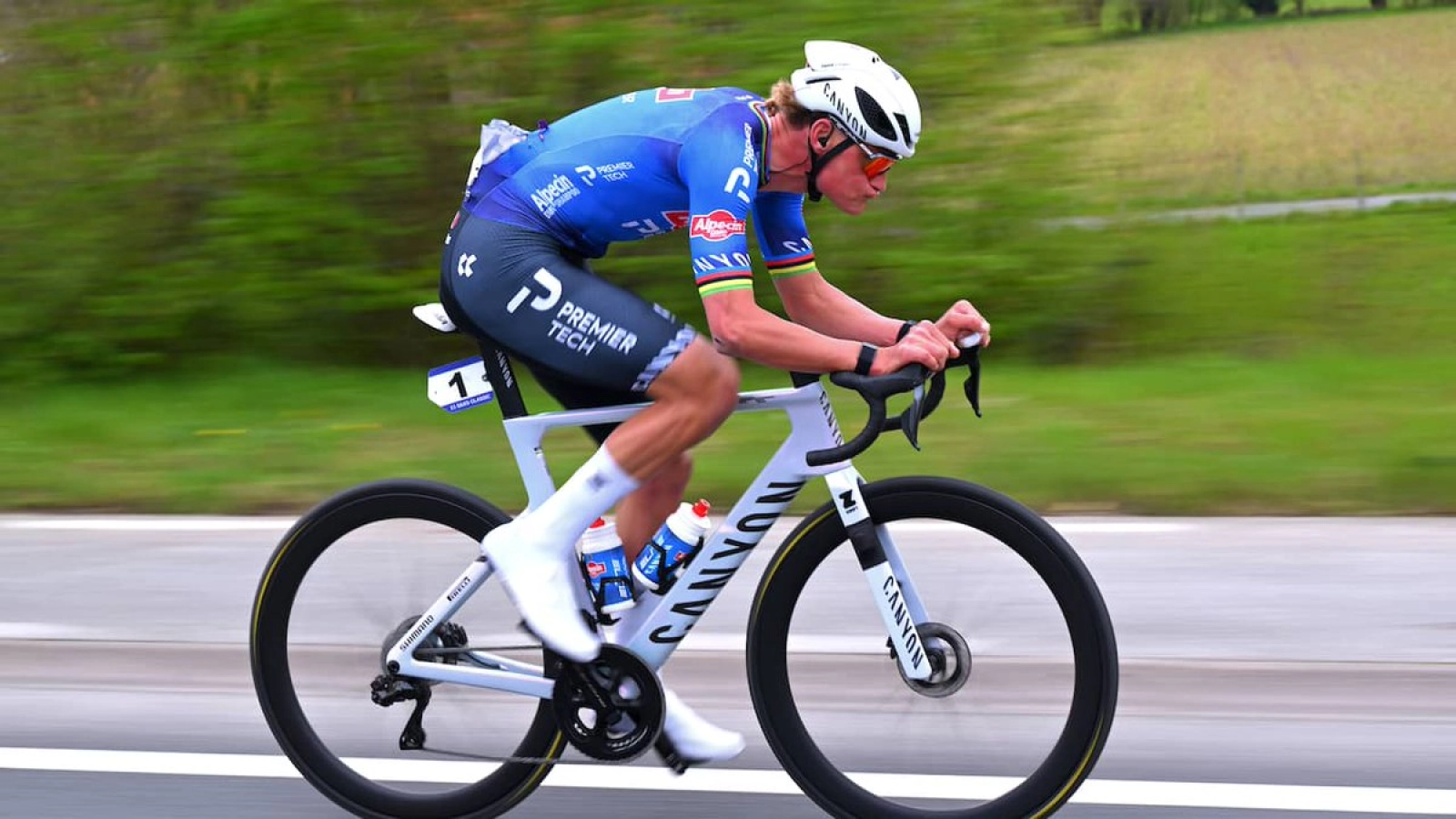 Van der Poel gana con una Canyon Endurace radical y completamente nueva