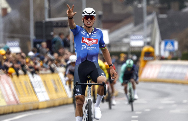 Van der Poel fait des siennes et remporte l'E3 Saxo Classic 2026 après une finale palpitante