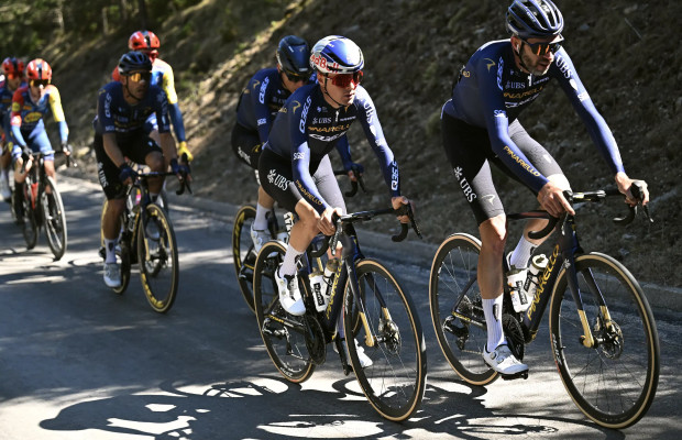 Terrifying fall of Pidcock in the Volta: "I am very lucky to be okay."