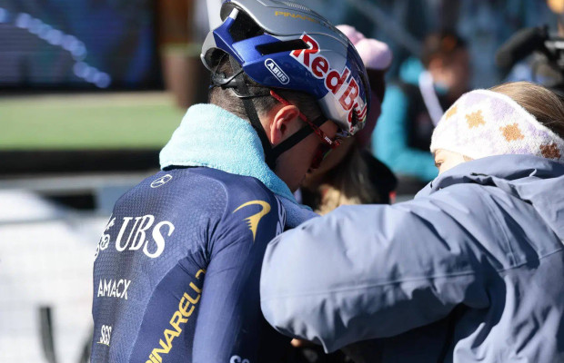 Pidcock abandonne après confirmation de dommages au genou et aux ligaments