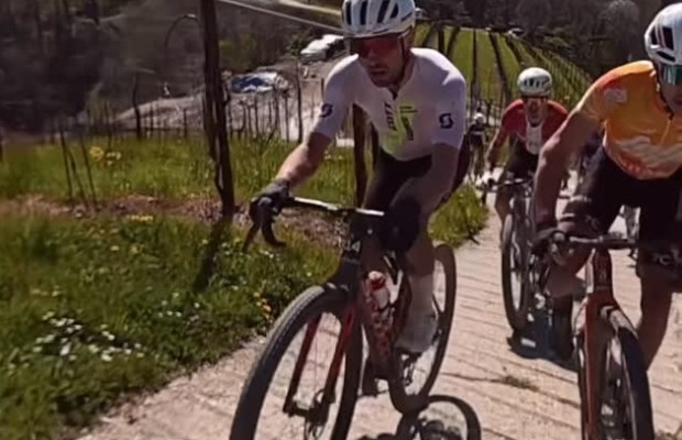 "É duro, minhas costas notaram. Eu precisaria de algo de suspensão": Nino Schurter fica em quinto na sua primeira corrida de gravel