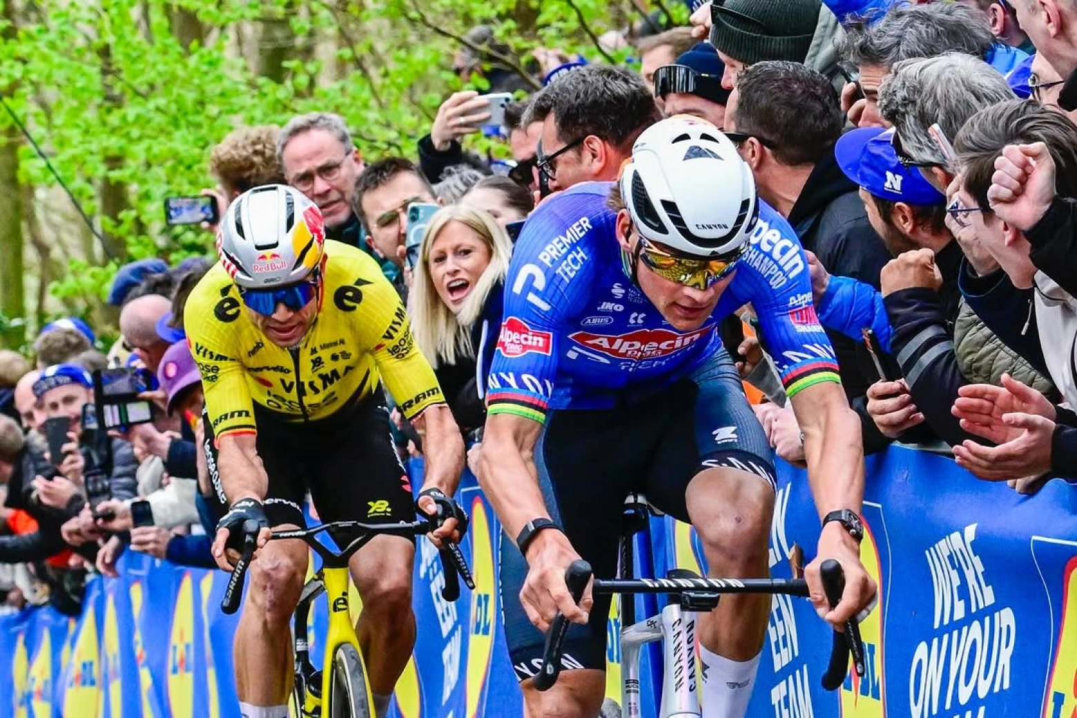 Van der Poel y Van Aert se quedan a un kilómetro y Philipsen gana En los Campos de Flandes