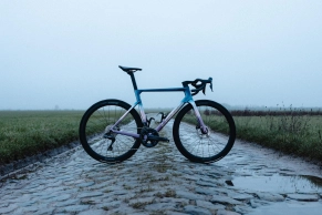 LOOK turns the sky of Roubaix into a very special 795 Blade RS