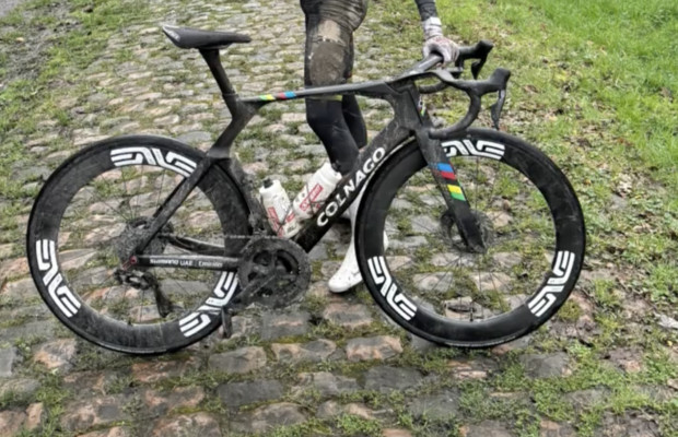 Aero, monoplato y neumáticos al límite: Pogacar configura su Colnago Y1Rs para los adoquines