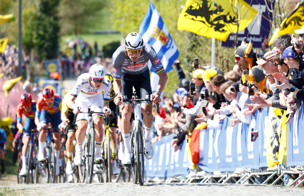 Pogacar, Van der Poel e Evenepoel elevam o Tour de Flandres 2026 a um duelo geracional: datas e onde assistir