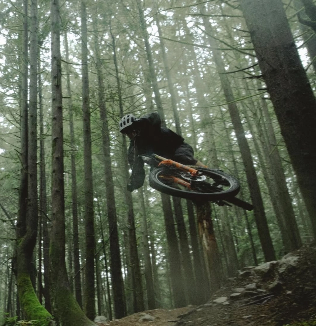 Arc'teryx chega ao MTB com roupas projetadas para os terrenos mais exigentes