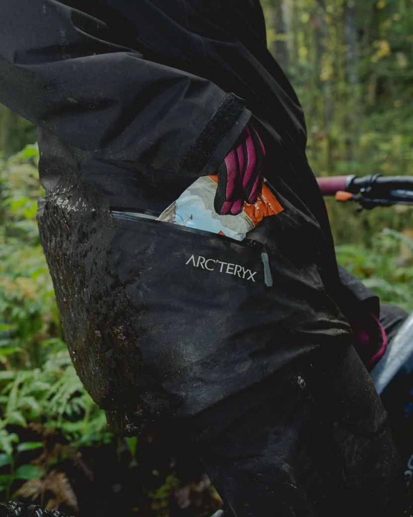 Arc'teryx chega ao MTB com roupas projetadas para os terrenos mais exigentes