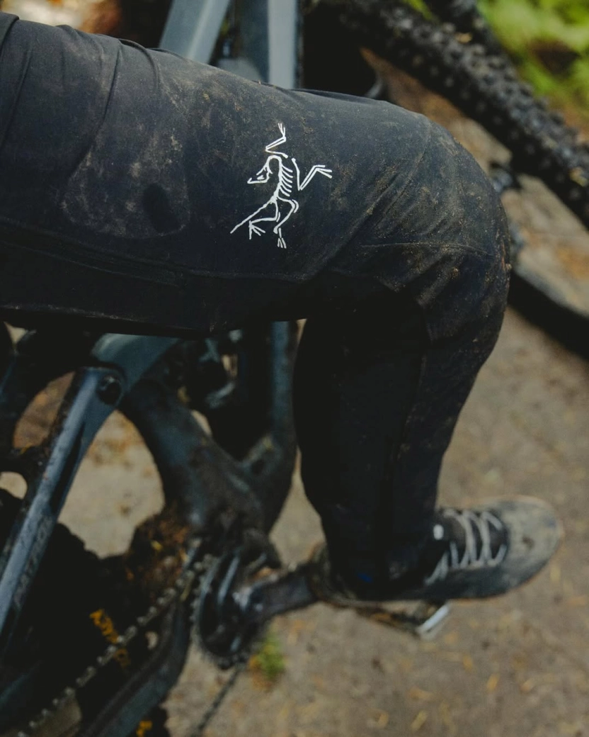 Arc'teryx chega ao MTB com roupas projetadas para os terrenos mais exigentes