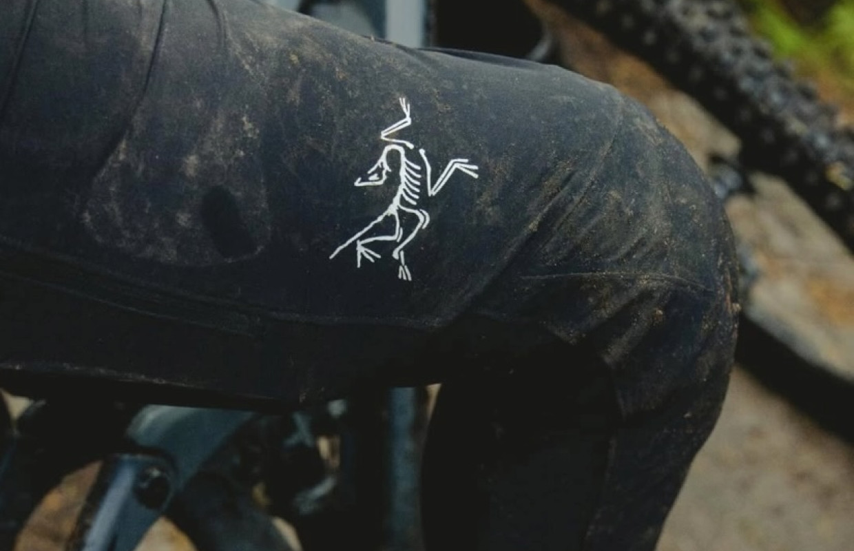 Arc’teryx chega ao MTB com roupas projetadas para os terrenos mais exigentes