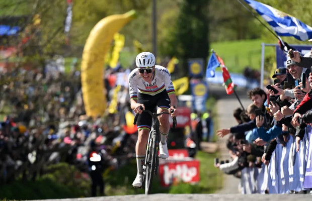 Pogacar écrase le Tour des Flandres 2026 après avoir rompu la course, Van der Poel et Evenepoel complètent le podium