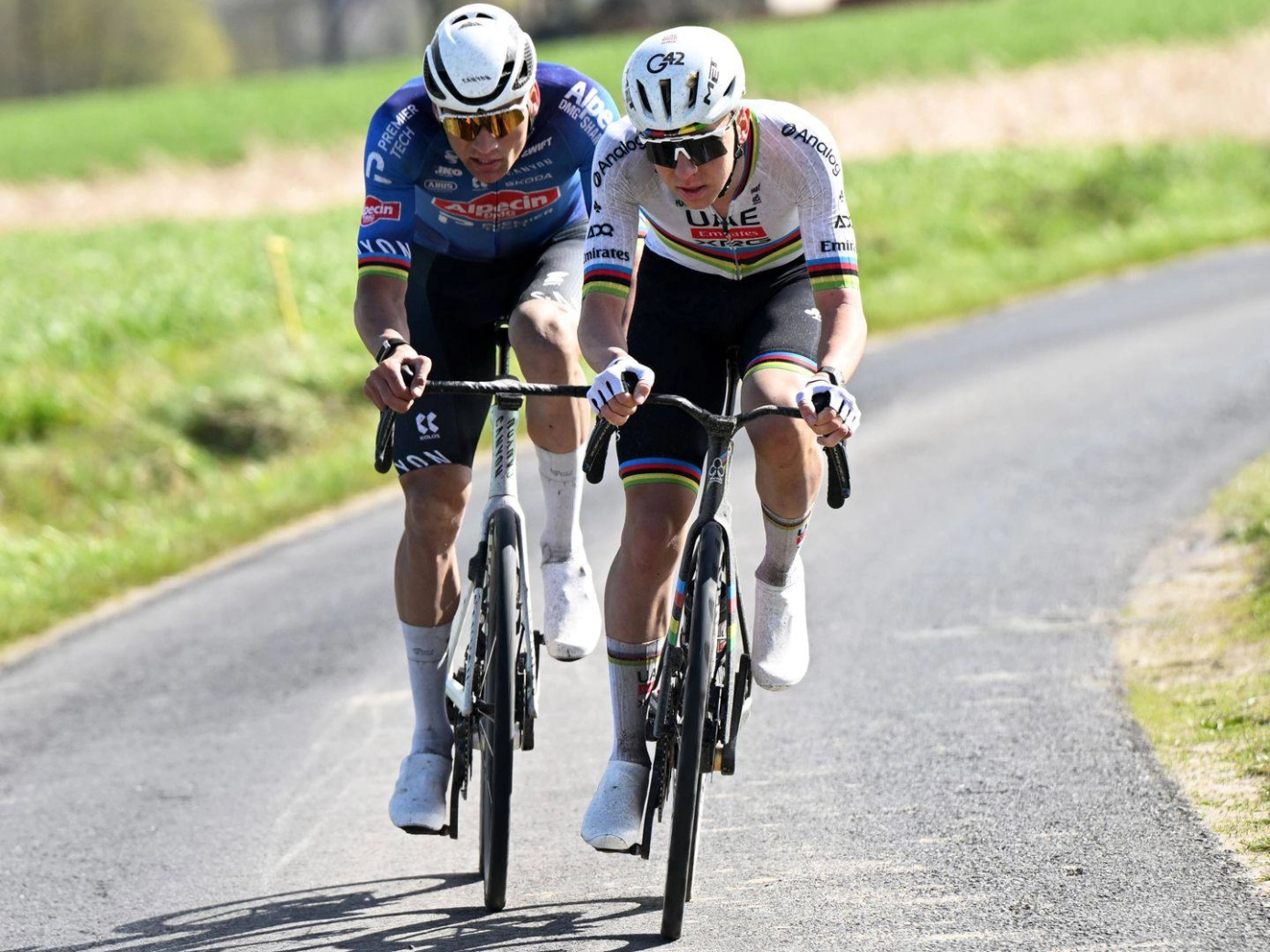 "Iba a 650 vatios y no podía seguirle”: Van der Poel explica cómo le soltó Pogacar en Flandes