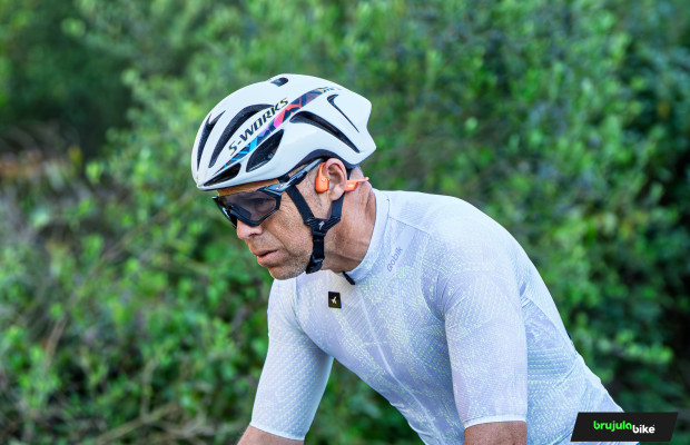 Testamos os novos Shokz OpenRun Pro 2: som premium sem te isolar do ambiente