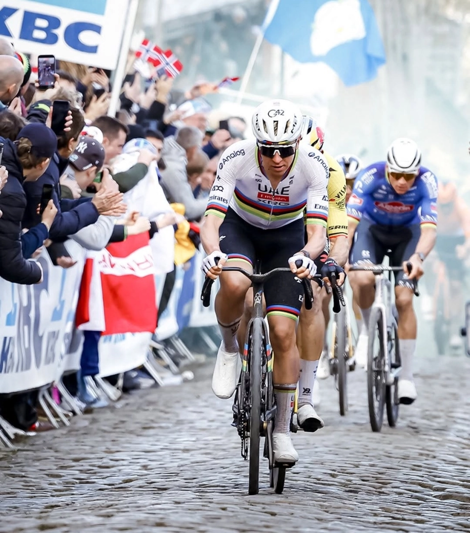 Pogacar acelera hacia algo nunca visto en el ciclismo