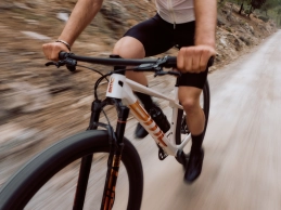 Nova BMC Twostroke 01 2027: as rígidas dão o salto e vão além do XC