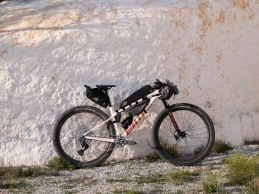 Nova BMC Twostroke 01 2027: as rígidas dão o salto e vão além do XC