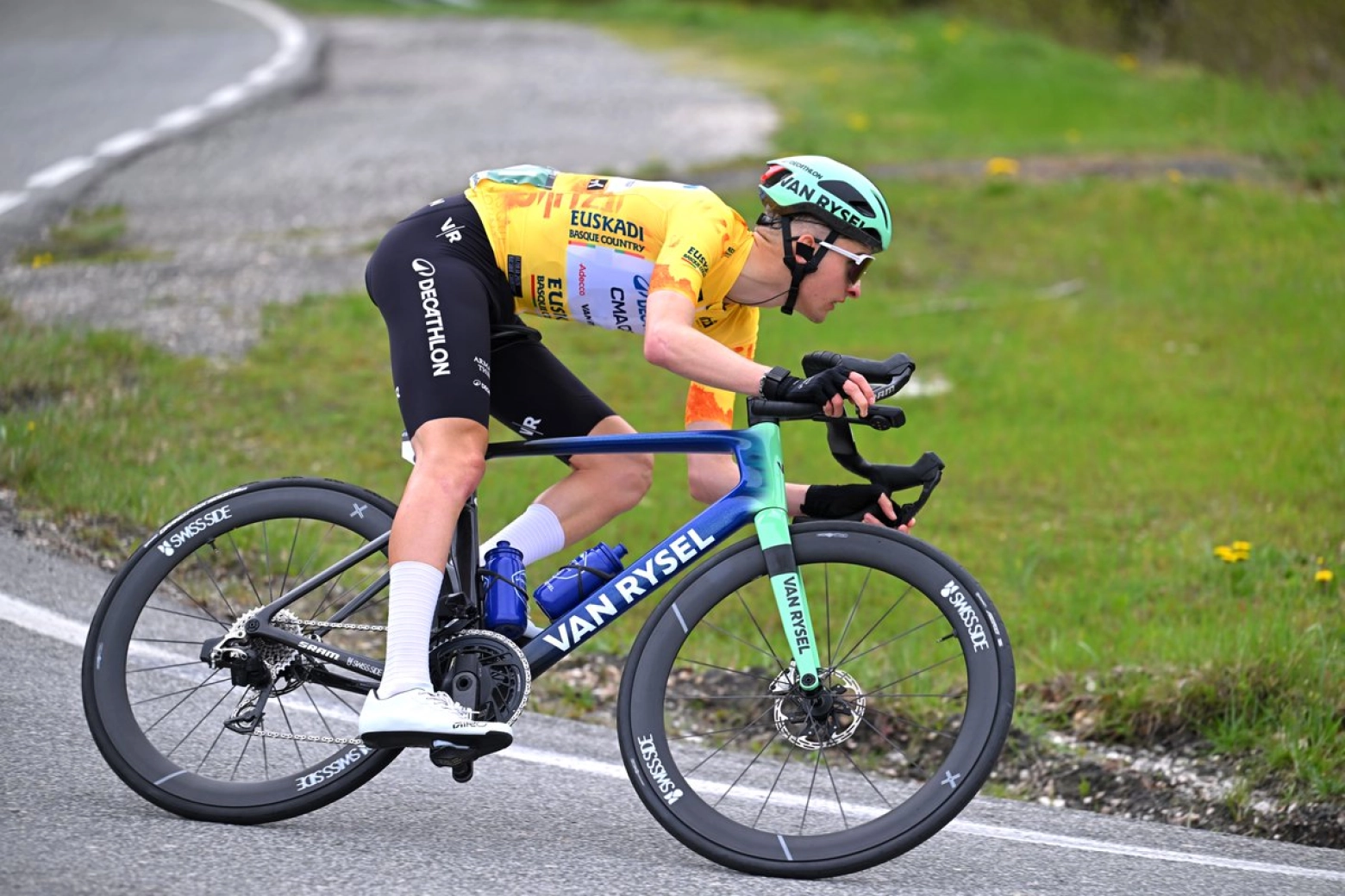 Paul Seixas hace de Pogacar en la Itzulia: gana la etapa 2 con un ataque lejano y sentencia media carrera
