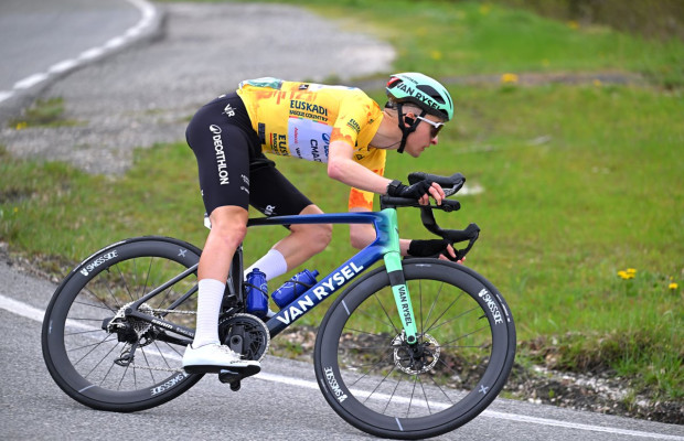 Paul Seixas fait de Pogacar dans l'Itzulia : il remporte l'étape 2 avec une attaque lointaine et scelle la moitié de la course