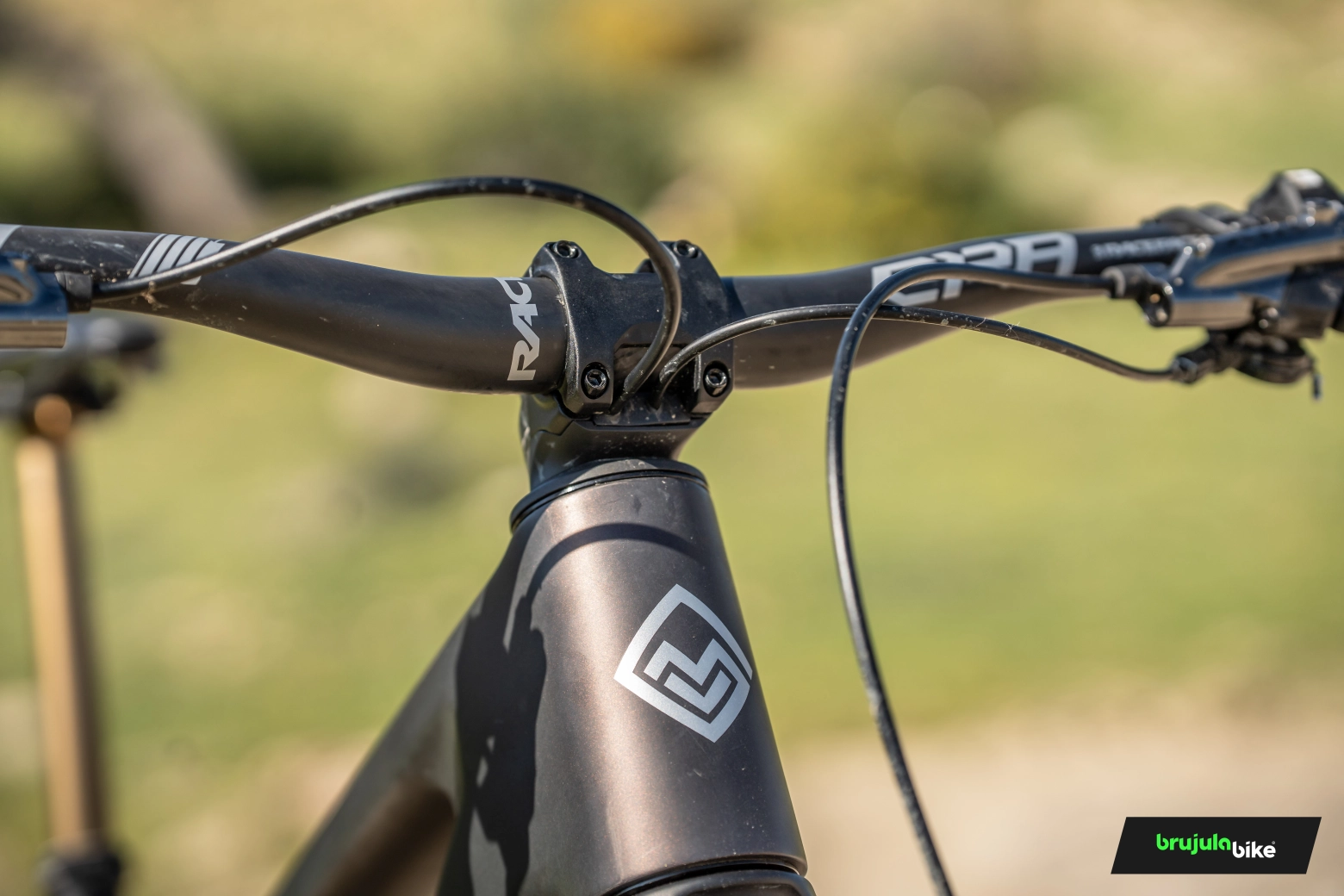Probamos la Megamo Reason 2027 con el Avinox M2S: la eMTB que ha cambiado el mercado evoluciona y sube el nivel