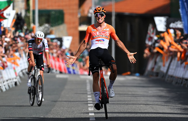 Del Toro abandonne en raison d'une chute et Axel Laurance remporte l'étape 3 de l'Itzulia 2026