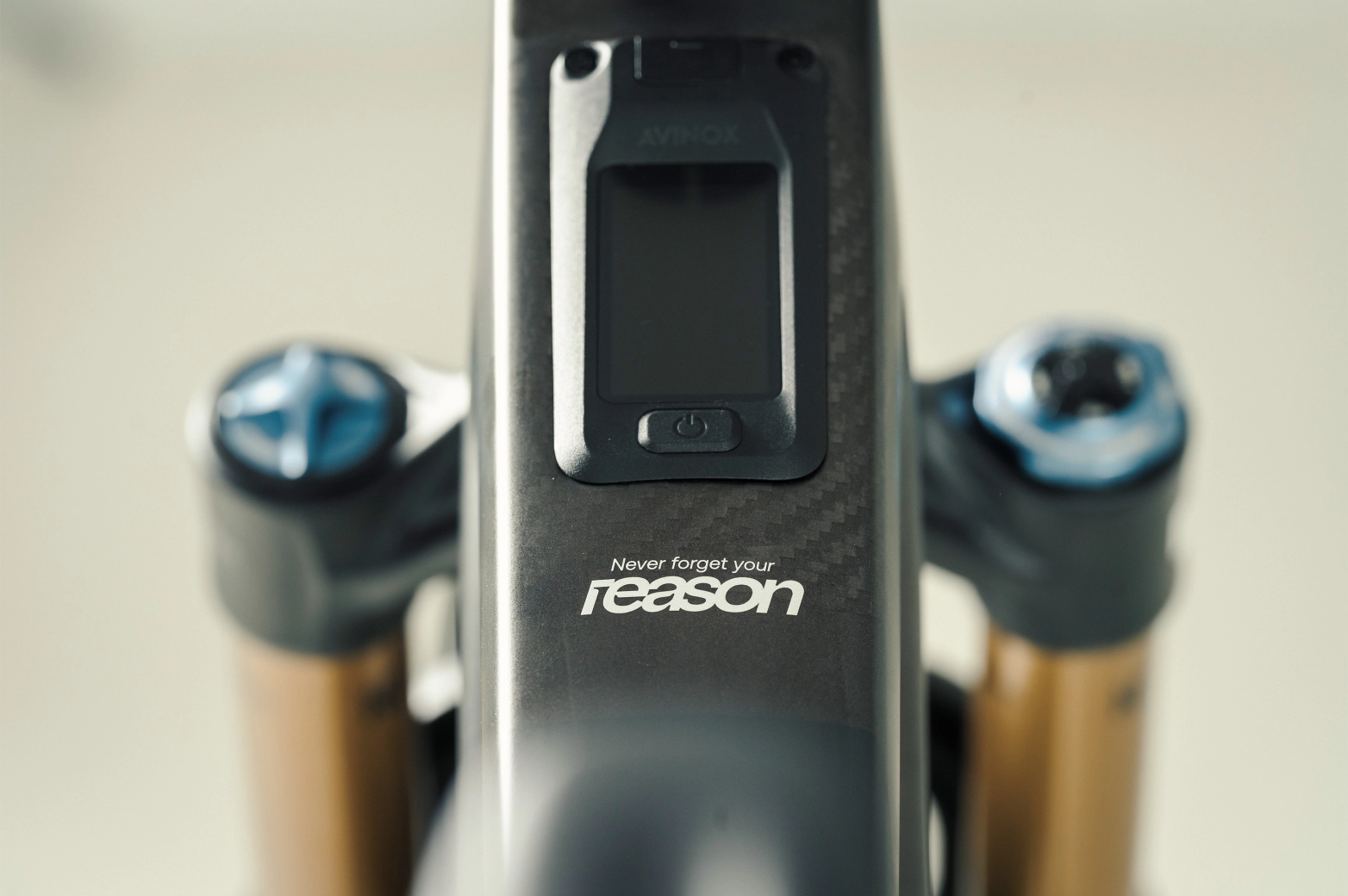 Avinox M2 y M2S, motores más potentes, baterías extraíbles y control total desde la app