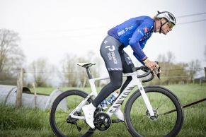 Van der Poel's bike for Roubaix has been unveiled: here's a look at the new Canyon Endurance CFR