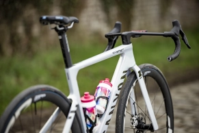 Van der Poel's bike for Roubaix has been unveiled: here's a look at the new Canyon Endurance CFR