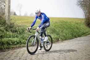 Van der Poel's bike for Roubaix has been unveiled: here's a look at the new Canyon Endurance CFR