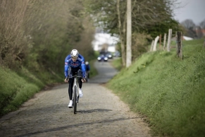 Van der Poel's bike for Roubaix has been unveiled: here's a look at the new Canyon Endurance CFR