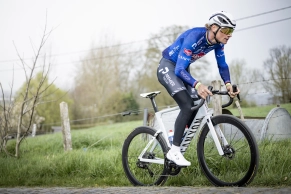 Van der Poel's bike for Roubaix has been unveiled: here's a look at the new Canyon Endurance CFR
