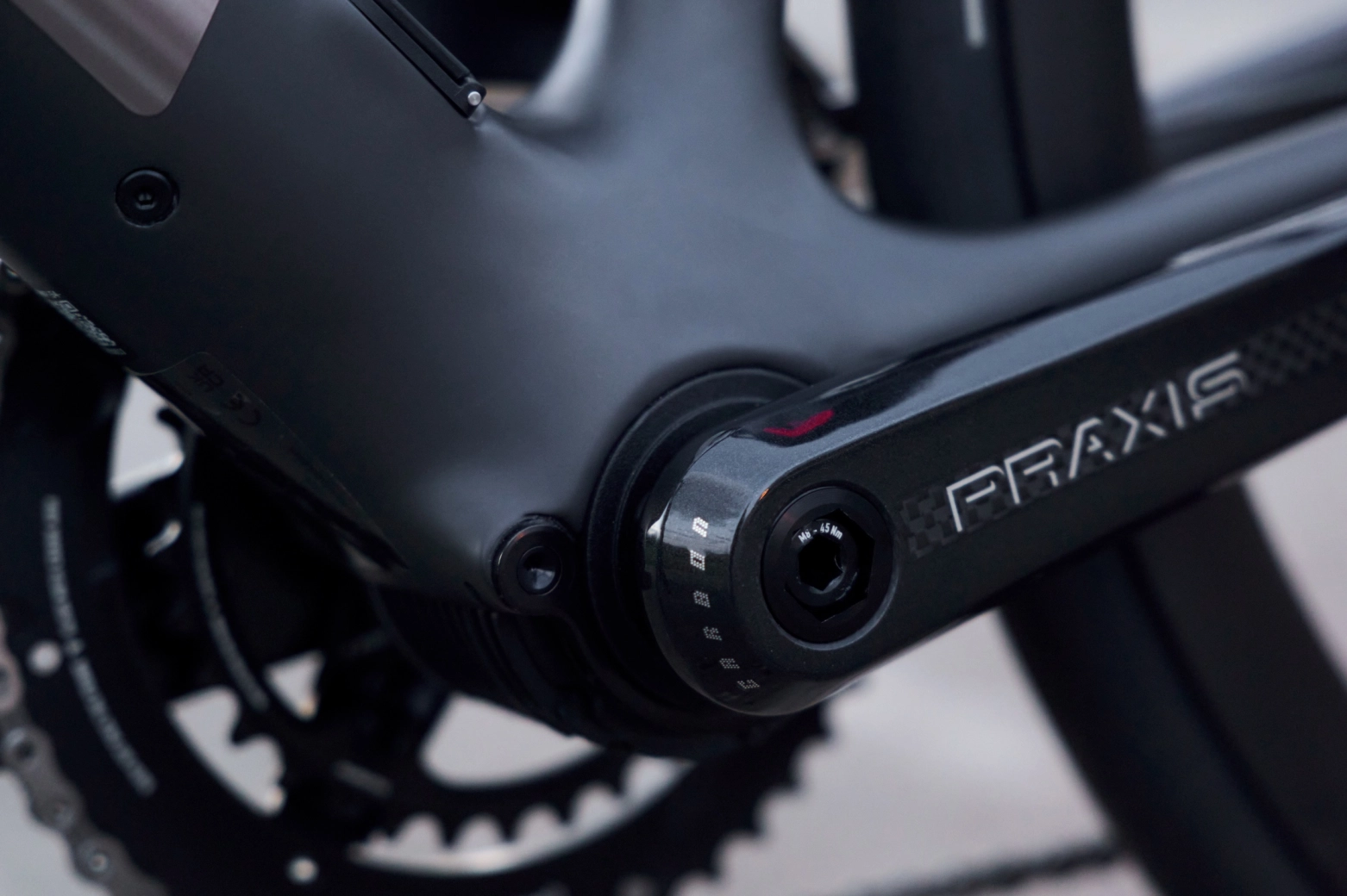 La e-road que baja de los 10 kg y cambia las reglas, así es la BMC Teammachine 01 AMP